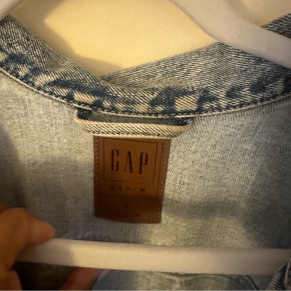 GAP women’s denim jacket - Picture 2 of 2